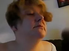 Спелыя з вялізнымі натуральнымі сіськамі смокча і глынае